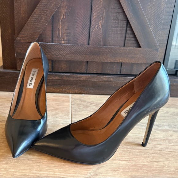 Steve Madden Classic Black Heels - Picture 1 of 6